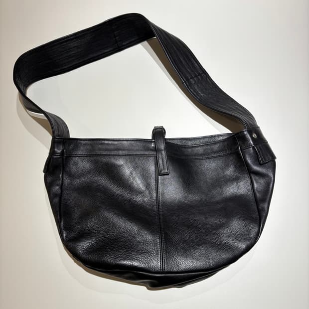 F) CCU leather 씨씨유 레더 뉴스페이퍼 백 미디움