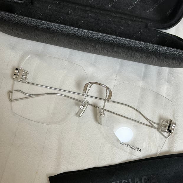 발렌시아가 투명 스퀘어 안경