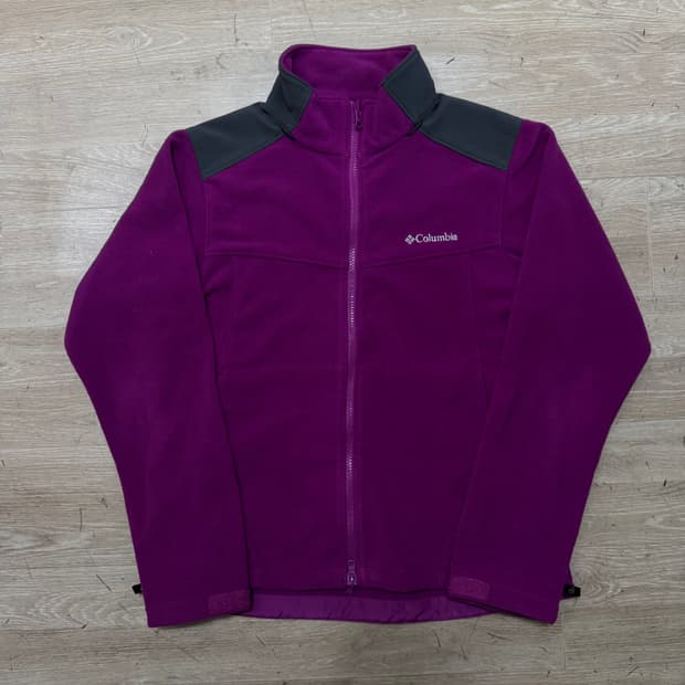 컬럼비아 자수로고 후리스 점퍼