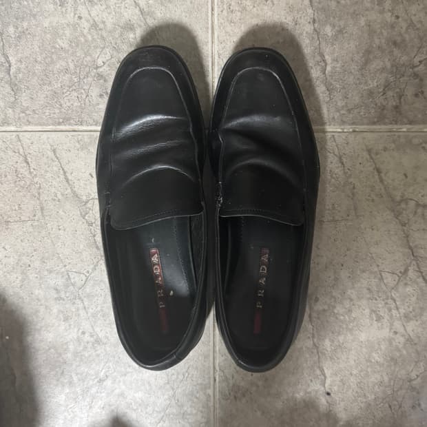 프라다 스포츠 스티치 로퍼