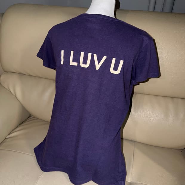 “I LUV U" lettering detail top