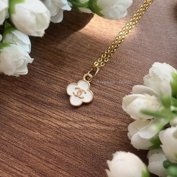화이트) 샤넬 미니 클로버 골드 목걸이 