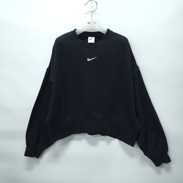 나이키 솔로스우시 크롭오버핏 맨투맨 (66~77)