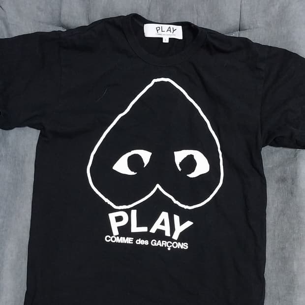 COMME des GARÇONS PLAY 인버티드 하트로거 티셔츠