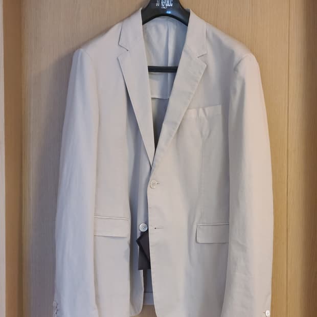정품 프라다 남성 아이보리 자켓 54R 판매합니다.