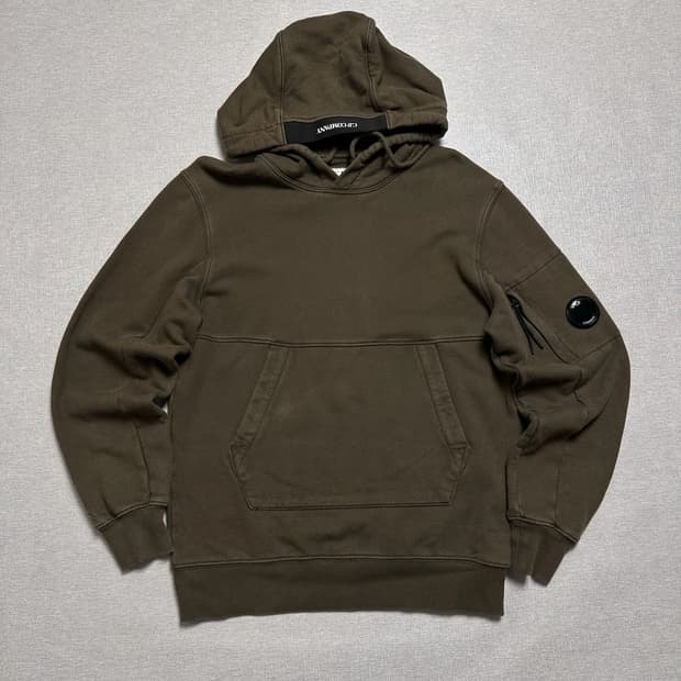 C.P. 컴퍼니  다이애그널 레이즈드 플리스 후드티