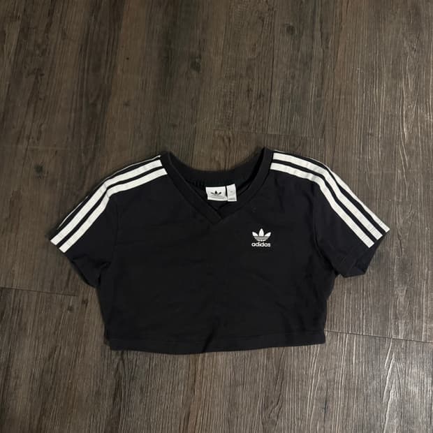 아디다스 제니 크롭 반팔티 블랙 xs DV2622