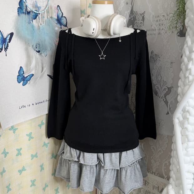 블랙 숄더 리본 니트