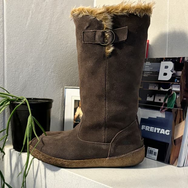 컬럼비아 스웨이드 퍼부츠