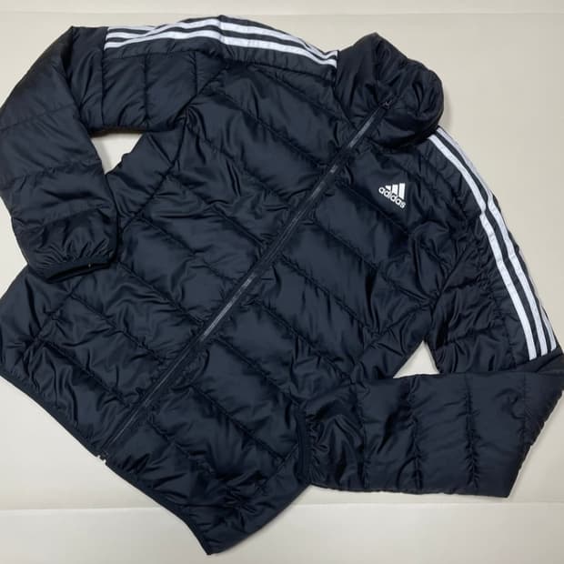 아디다스 에센셜 다운 자켓 블랙