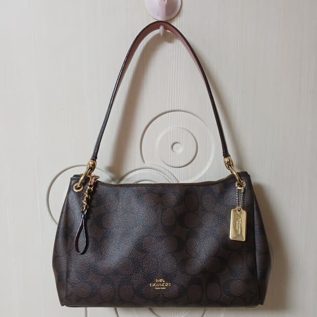 코치 숄더백 