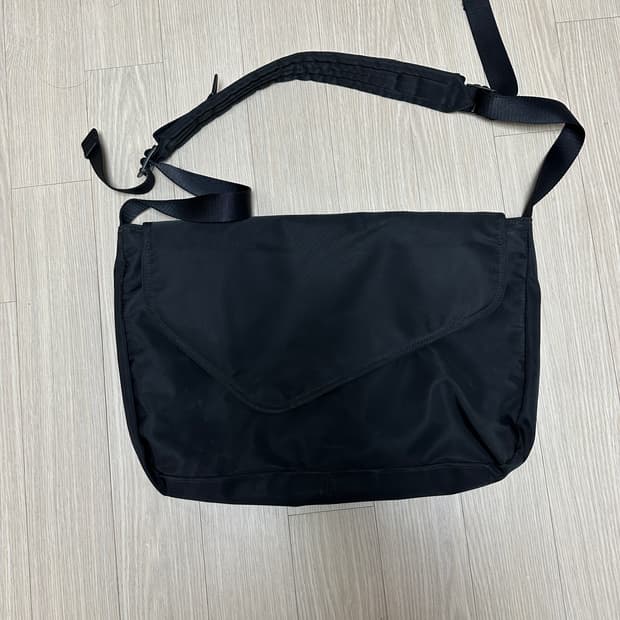 하 아카이브 메신져백