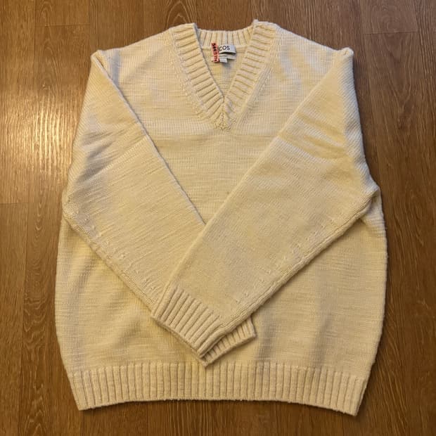 cos 브이넥 니트