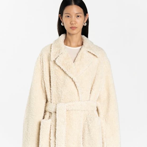 아모멘토 시어링 랩오버 롱코트