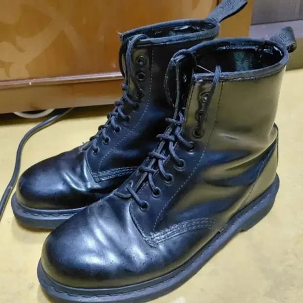 닥터마틴 1460 모노 8홀 블랙 부츠