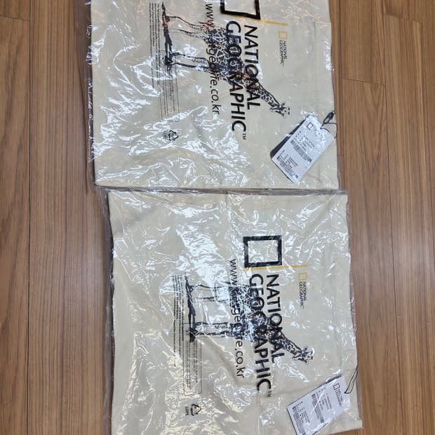 미개봉 상태의 내셔널지오그래픽 에코백입니다. 품번은 N205ATO900이