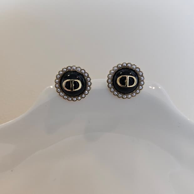 디올 업사이클링 블랙스톤 진주 귀걸이
