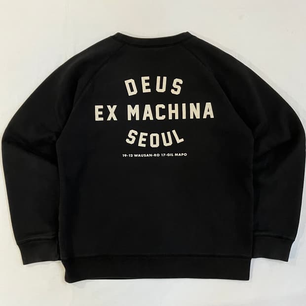 데우스 엑스 마키나 서울 맨투맨 스웻셔츠 블랙