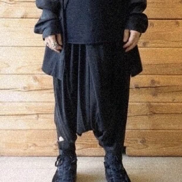 율리우스 25ss 실크 트위스티드 사루엘 팬츠