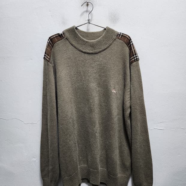 BURBERRY 크루넥 노바체크 숄더 니트