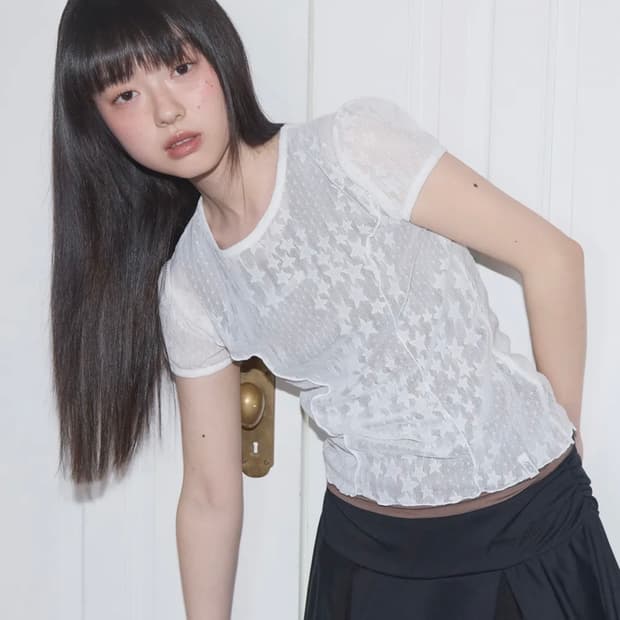 팬시클럽 웨이브 퍼프 레이스 티 (WHITE)