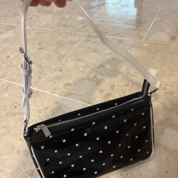 꾸레쥬 에나멜 숄더백