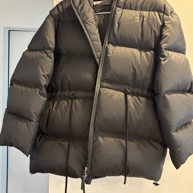 아크네스튜디오 웨이스트 드로스트링 푸퍼패딩 36