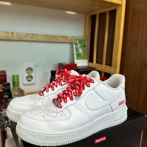 나이키 에어포스 로우 슈프림 260