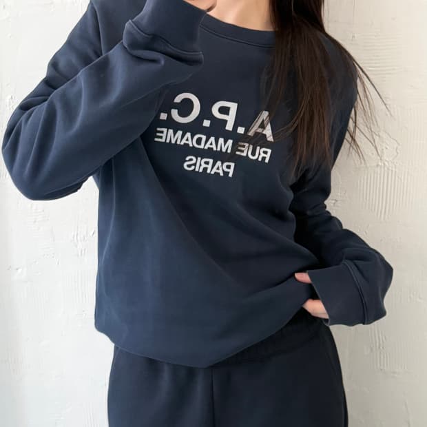 A.P.C 아페쎄 네이비컬러 로고 맨투맨