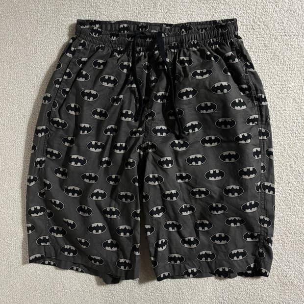 유니클로x배트맨 올드스쿨스트릿 하프팬츠 반바지