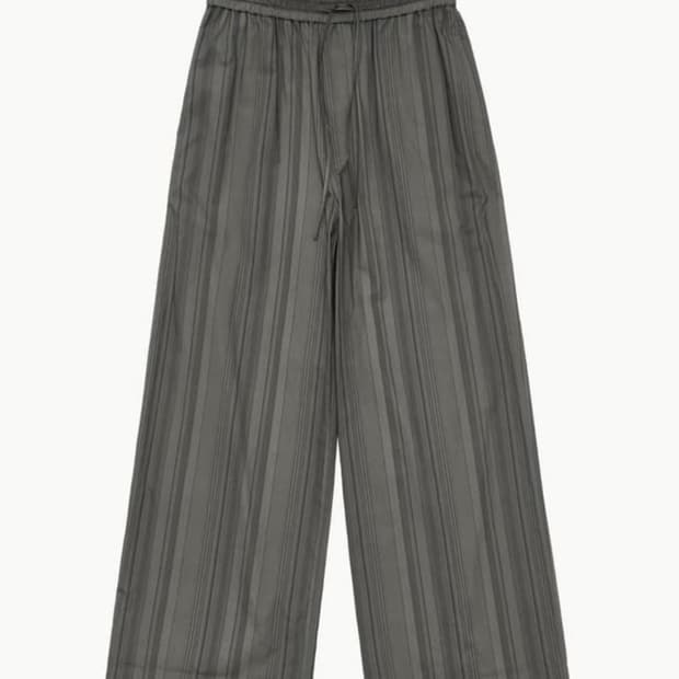 아모멘토 파자마 팬츠 M 사이즈 판매합니다.