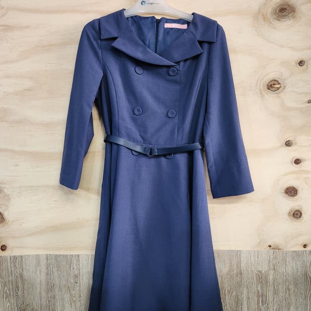 1140) 로엠 ROEM 벨트 더블 버튼 미디 원피스