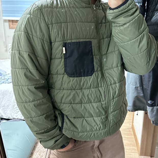 CP맛 반스 카키 경량패딩 라지