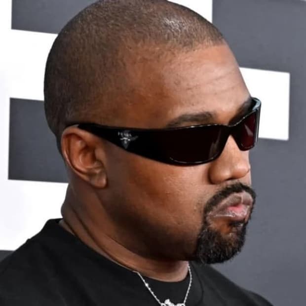 칸예 착 프라다 심볼 선글라스