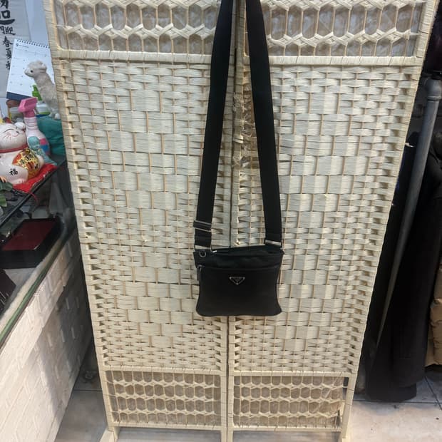 정품 프라다 나일론 크로스백 팝니다