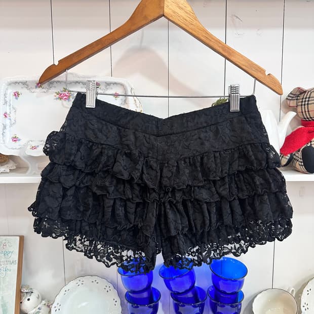 블랙 레이스 프릴 반바지