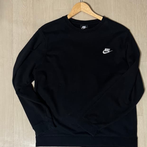 나이키 스우시 맨투맨