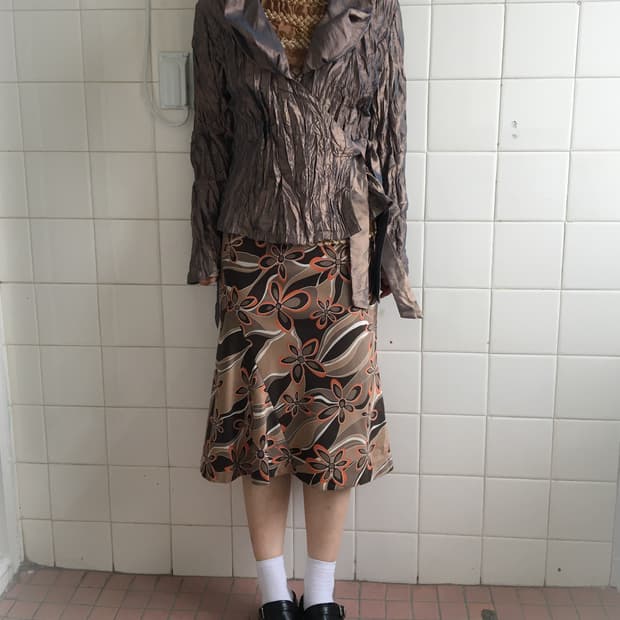 Tied wrap glossy pleats jacket