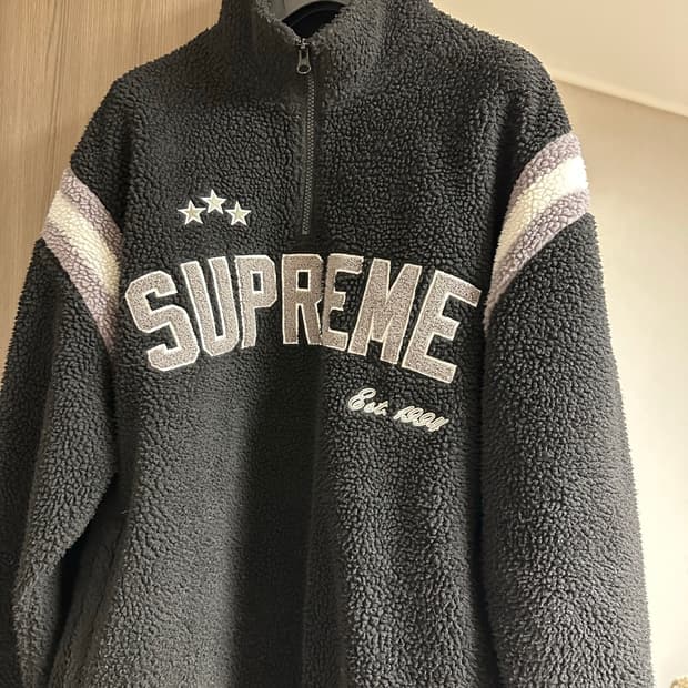 슈프림 아크 하프 집 플리스