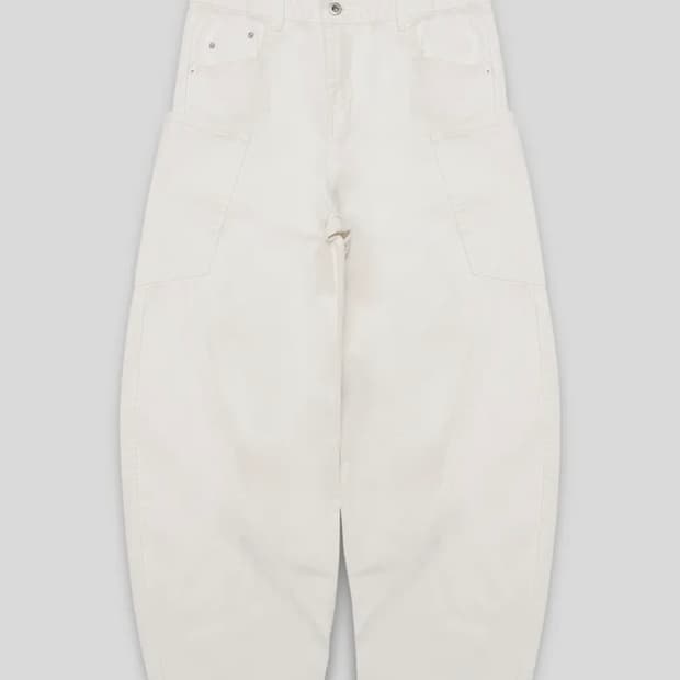 화이트 커브드 팬츠