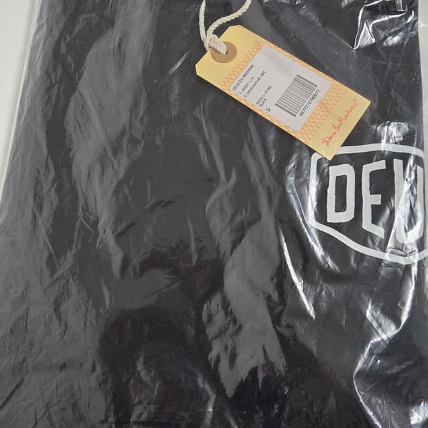 데우스 엑스 마카나 서울 긴팔 티셔츠 화이트