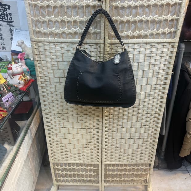 정품 펜디 셀러리아 쇼퍼백 팝니다