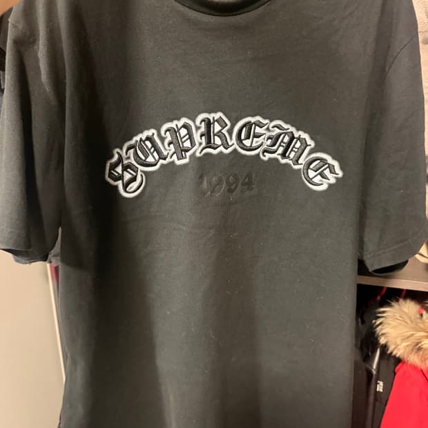 슈프림 올드잉글리쉬자수 레드탭 XL