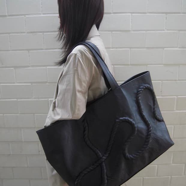 Tiles 타일즈 로프 백 블랙