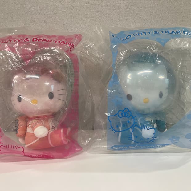 맥도날드 x 헬로키티 산리오 스페이스 밀레니엄 웨딩 인형 세트