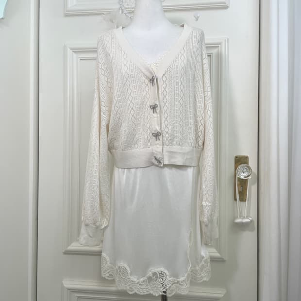 INGNI ivory crochet cubic bow button car