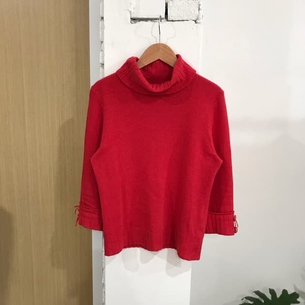red ribbon knit