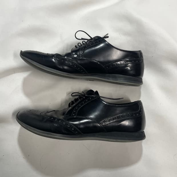 프라다스포츠 윙팁 더비 스니커즈