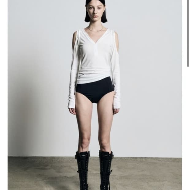 보헤미안서울 홀버튼 롱슬리브 화이트 긴팔티 아이보리