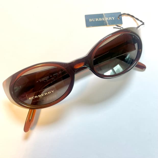 BURBERERRY 버버리사의 빈티지 선글라스 판매합니다
